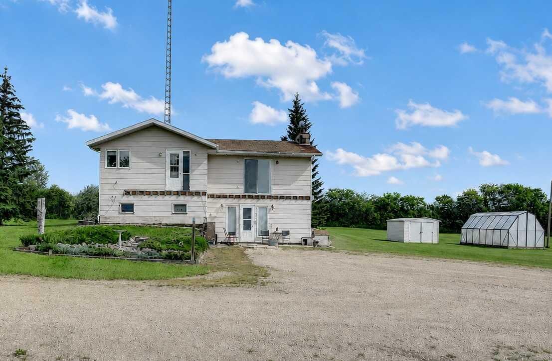 Property Photo: 784017 Hwy 740 AB T0H 3J0