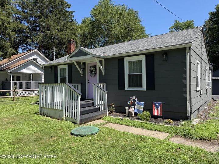 Property Photo:  1878 Paradise Trail  PA 18301 