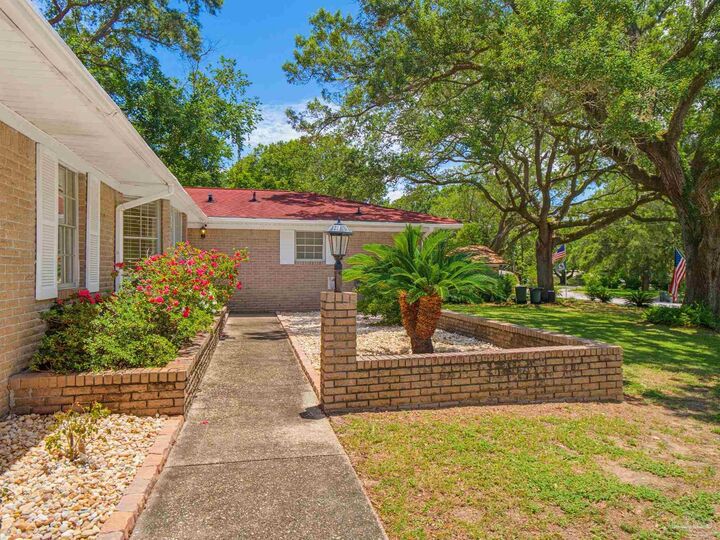 Property Photo: 7 Gunn Cir FL 32506