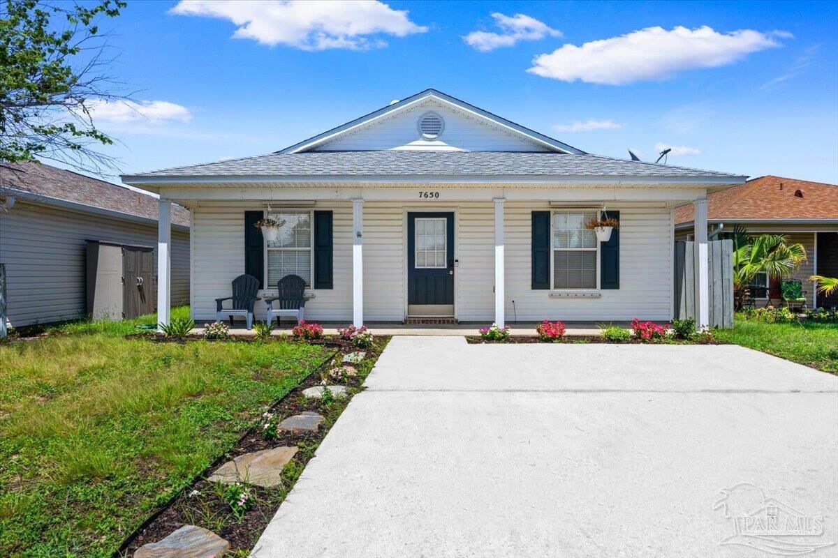 Property Photo:  7650 Chablis Cir  FL 32566 