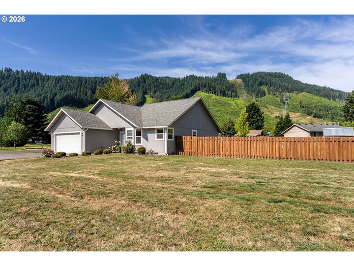 Property Photo: 11 Timber Pl WA 98610