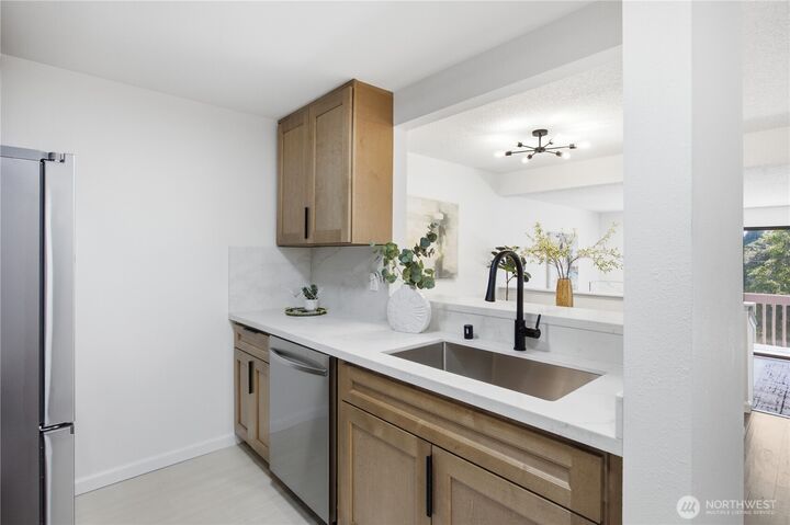 Property Photo: 2334 NE 102nd Street 202 WA 98125