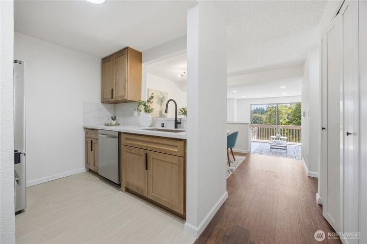 Property Photo:  2334 NE 102nd Street 202  WA 98125 