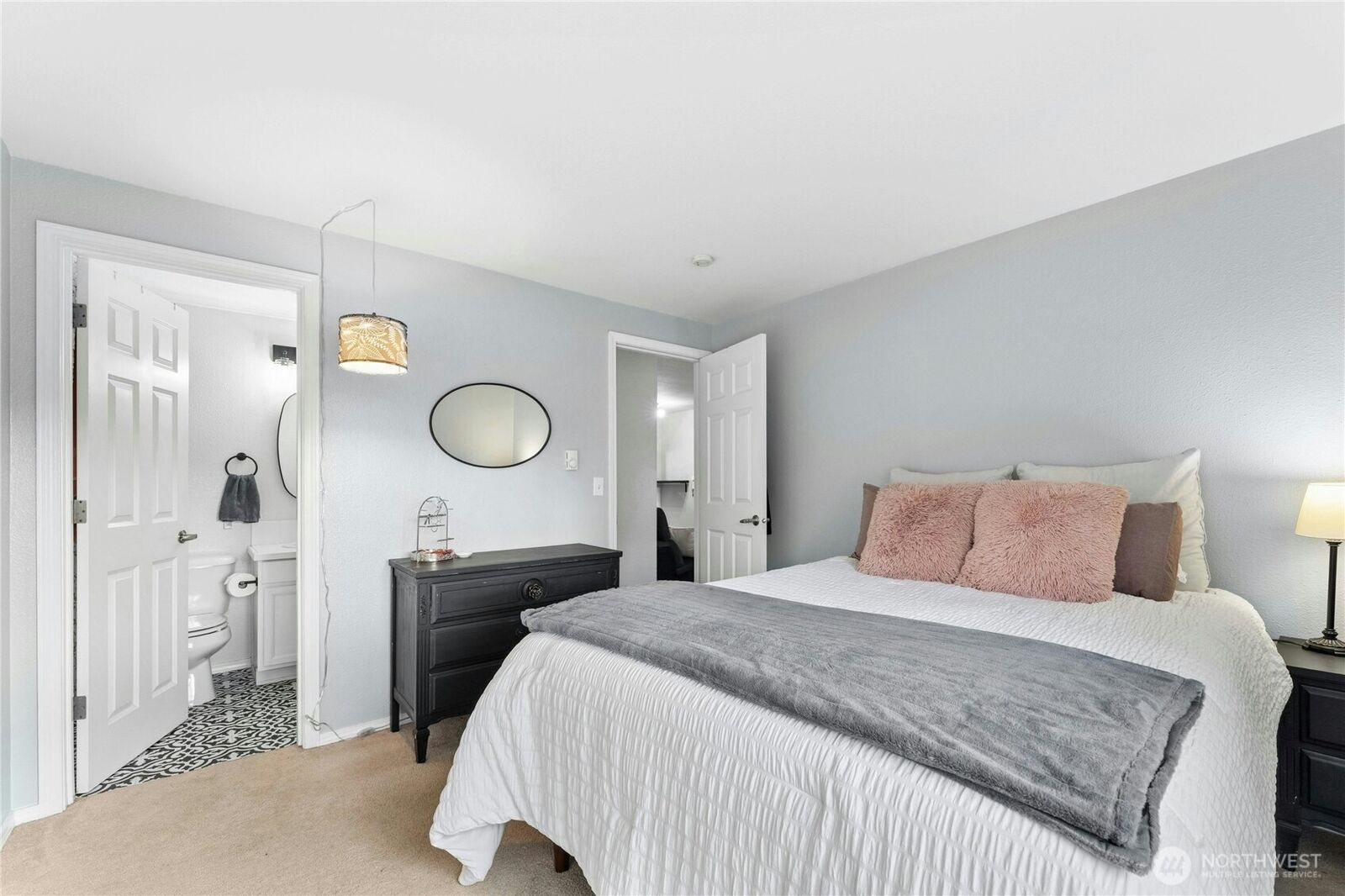 Property Photo:  1132 N 198th Street C302  WA 98133 