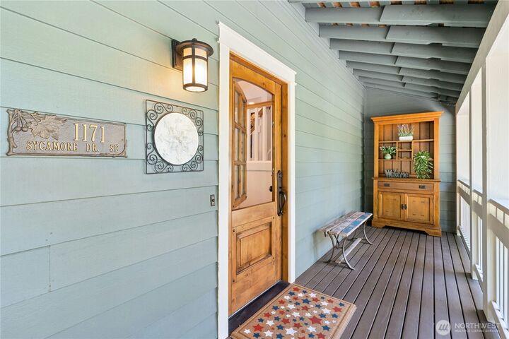 Property Photo: 1171 Sycamore Drive SE WA 98027