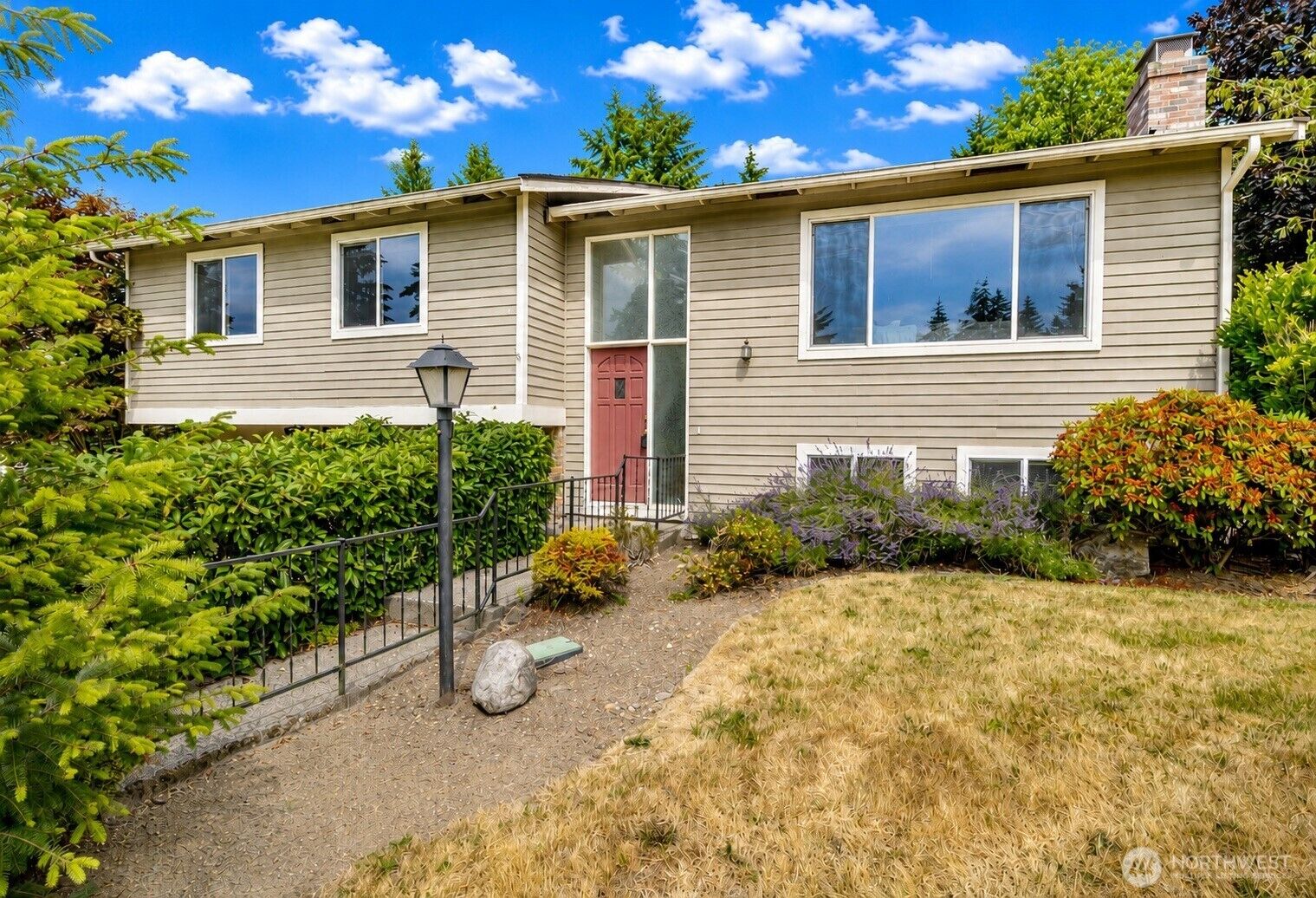 Property Photo: 32624 35th Avenue SW WA 98023