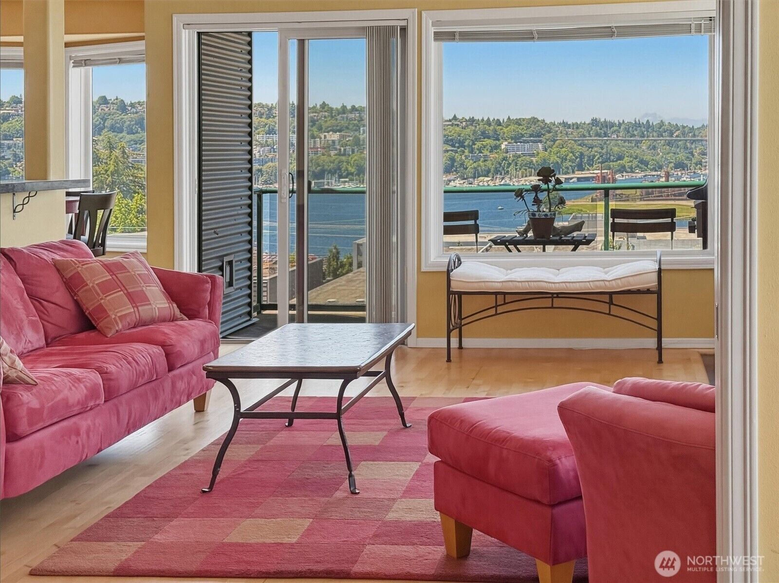 Property Photo:  2713  Boylston Avenue E 201  WA 98102 