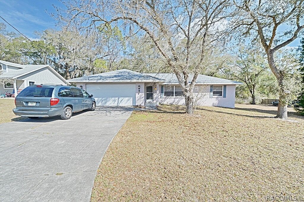 Property Photo: 5025 S Hummingbird Avenue FL 34452