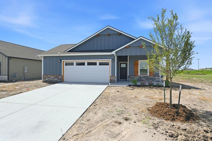 Property Photo:  1558 N Emerald Valley Dr  KS 67110 