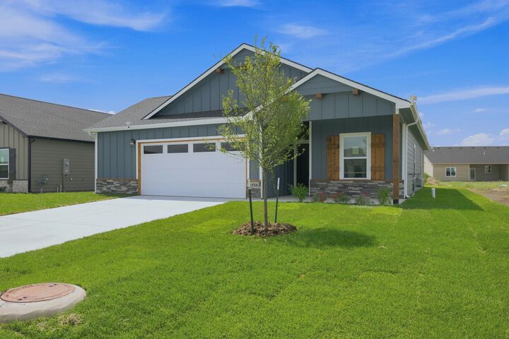 Property Photo: 1558 N Emerald Valley Dr KS 67110