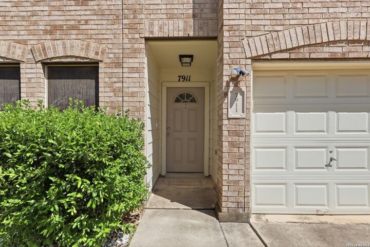 Property Photo: 7911 Hoosier Park TX 78154
