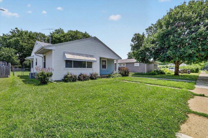 Property Photo:  1239 S Terrace Street  WI 53546 