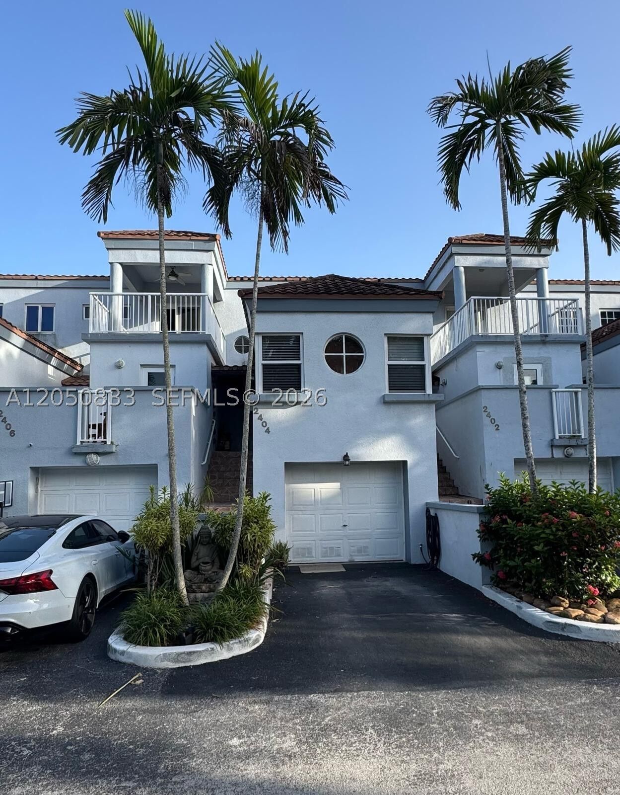 Property Photo: 2404 NE 135th St 2404 FL 33181