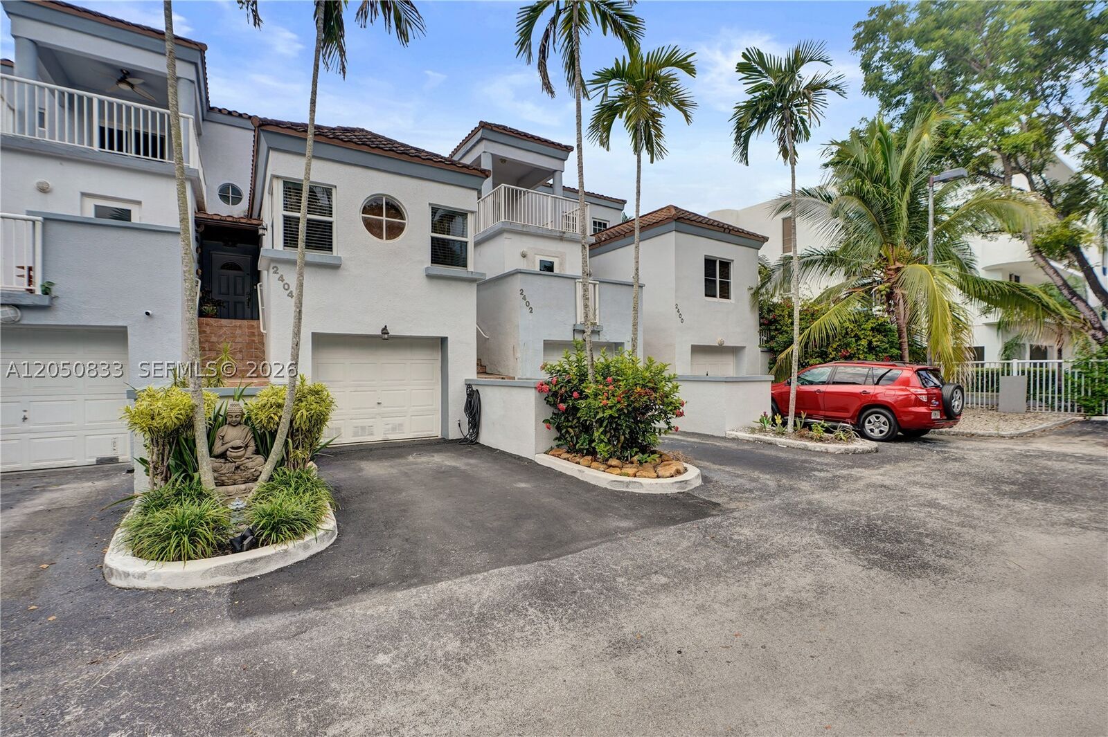 Property Photo: 2404 NE 135th St 2404 FL 33181