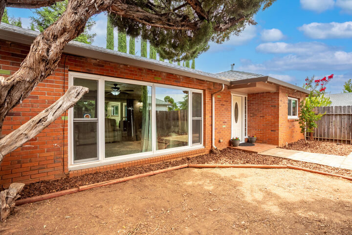 Property Photo:  1738 Lazelle Court  CA 96002 