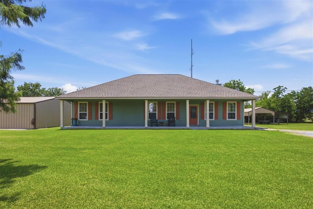 Property Photo:  1010 Oak Lane  LA 70645 