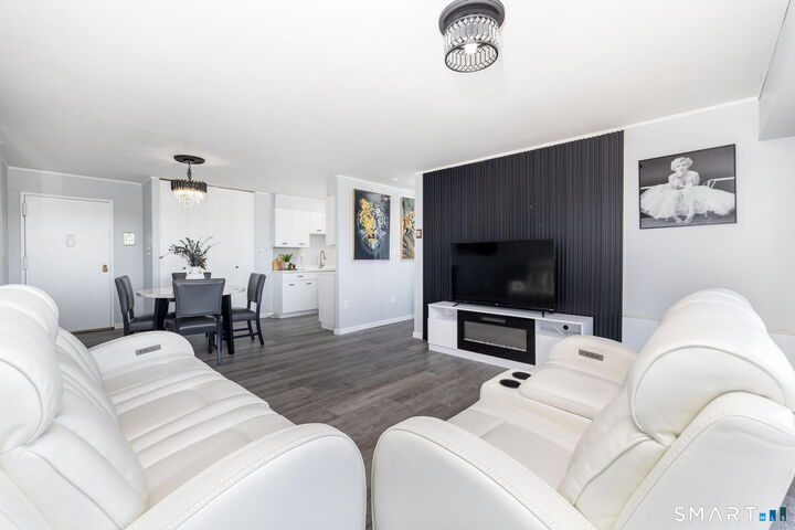 Property Photo: 30 Woodland Street 9L CT 06105