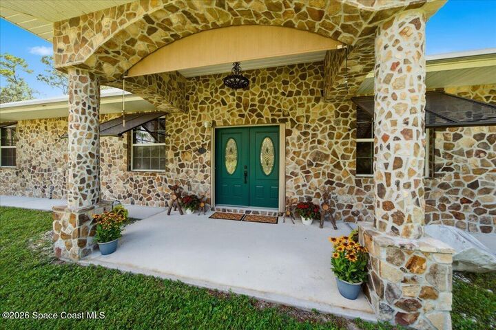 Property Photo:  4207 Fortuna Avenue  FL 32950 