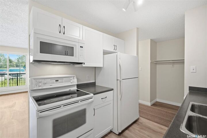 Property Photo: 4040 8th Street E 105A SK S7H 5L4