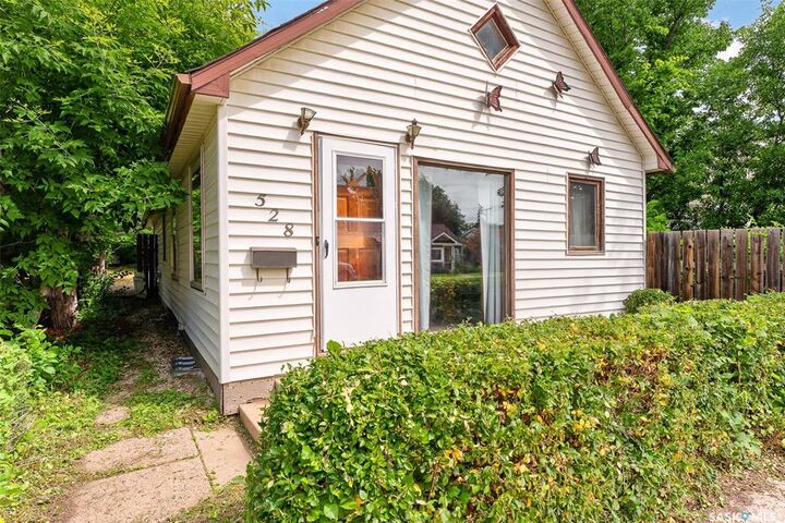 Property Photo: 528 Ominica Street E SK S6H 0H3