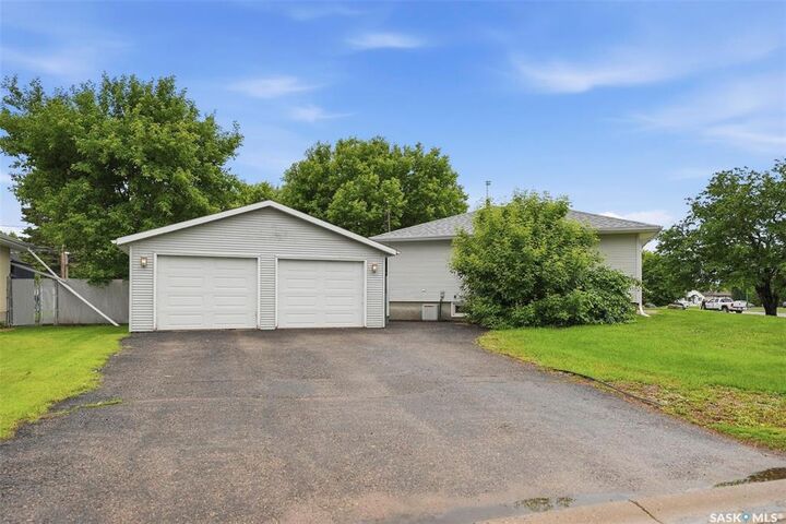 Property Photo: 685 River Street E SK S6V 0H8