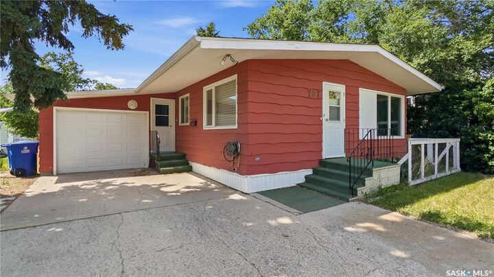 Property Photo:  707 Markland Street  SK S0L 2V0 