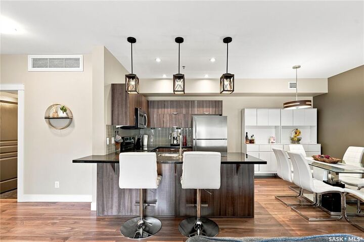 Property Photo:  721 8th Street 203  SK S7H 0R4 