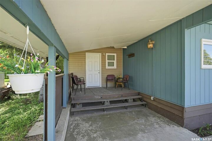 Property Photo:  1919 14th Street W  SK S6V 3P3 