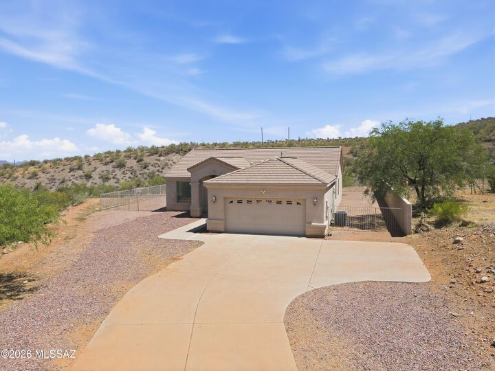 Property Photo: 1504 Ola Court AZ 85648