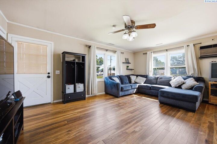 Property Photo: 1305 Van Giesen St WA 99354