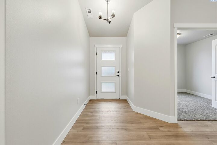 Property Photo: 6520 W 29th Ct WA 99338
