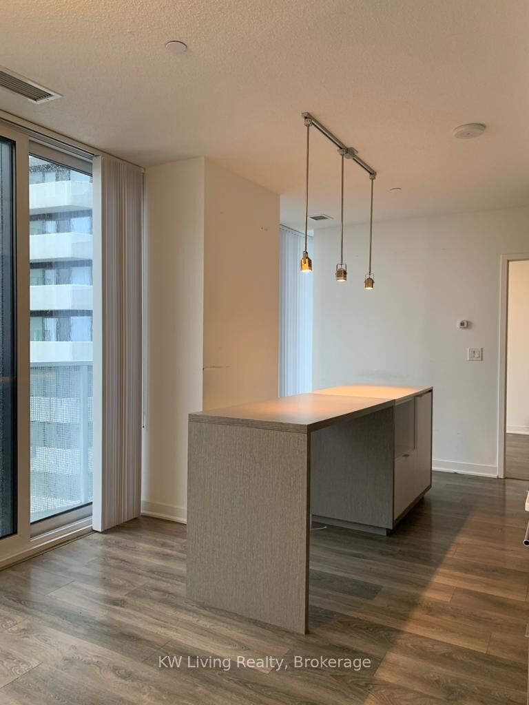 Property Photo:  88 Harbour Street 3910  ON M5J 0C3 