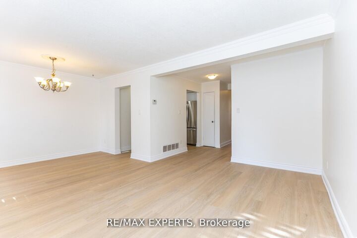 Property Photo:  31 Carleton Place  ON L6T 3Z4 