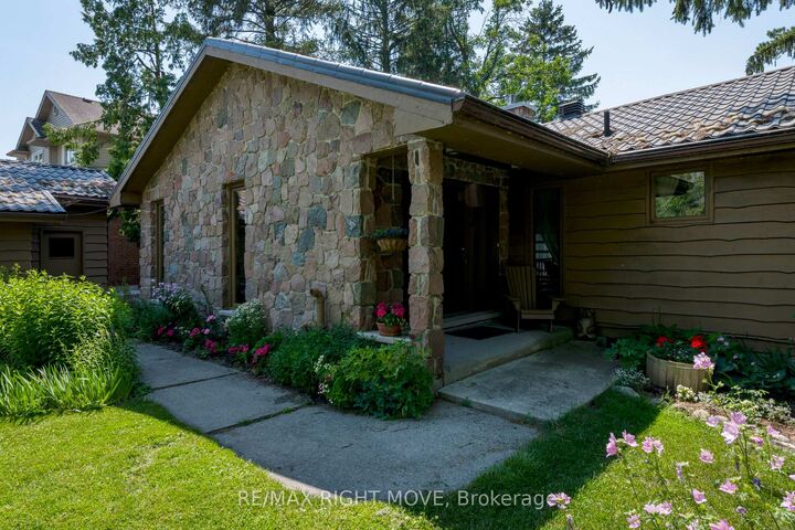 Property Photo: 5498 Fawn Bay Road ON L3V 6H6