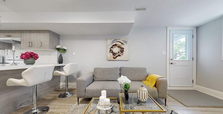 Property Photo:  29 Manadon Drive Lower  ON M2M 1W8 