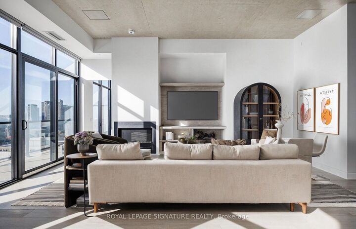 Property Photo: 608 Richmond Street W Ph02 ON M5V 1Y9