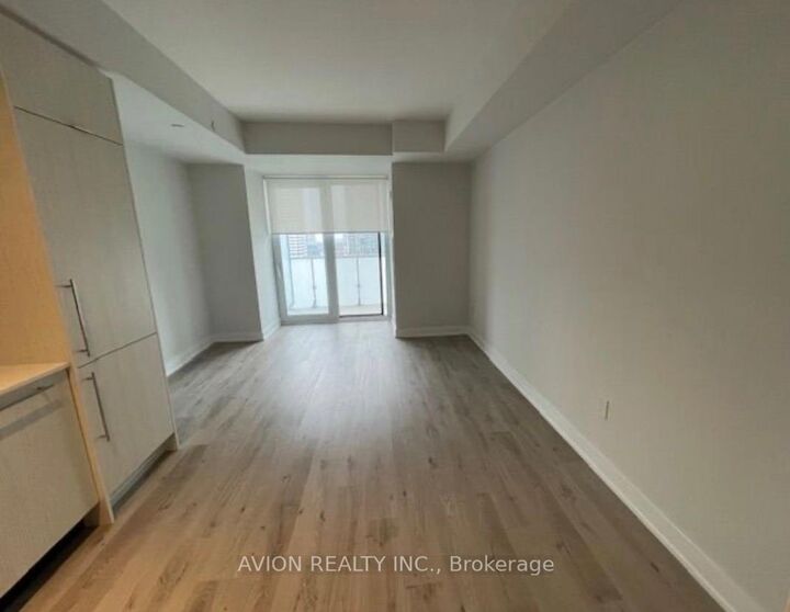 Property Photo: 430 Square One Drive 1805 ON L5B 0L6
