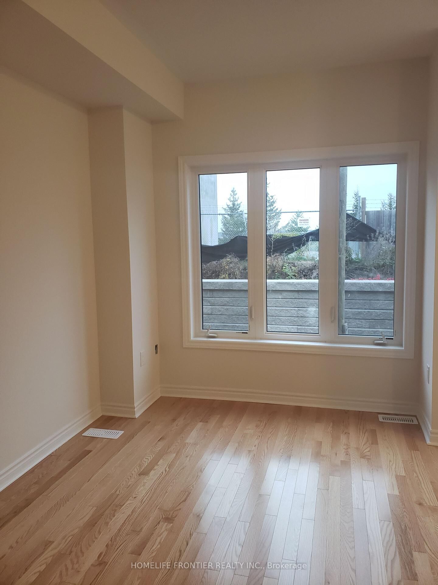 Property Photo:  129 Gordon Circle  ON L3Y 0C9 