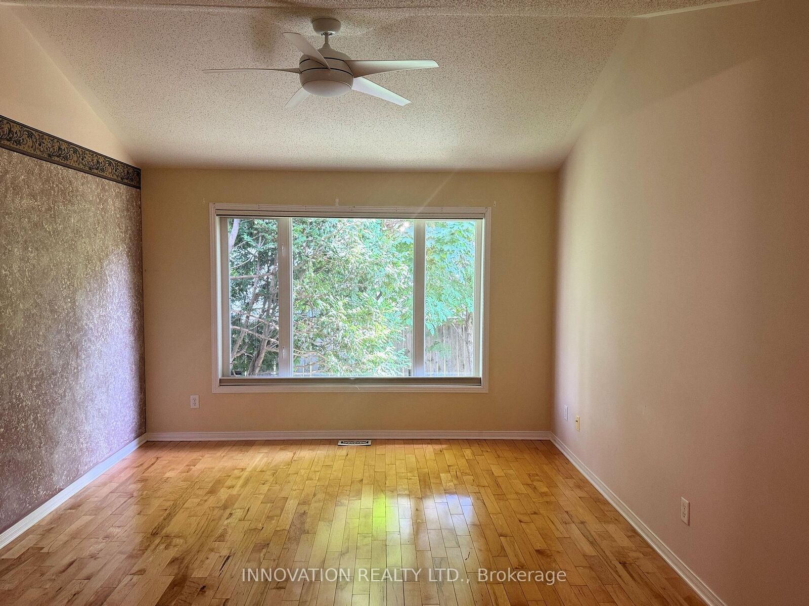 Property Photo: 16 Jack Aaron Drive ON K2G 6L4