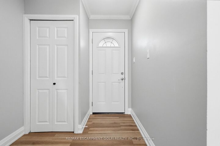 Property Photo: 10 Angus Road 17 ON L8K 6K3
