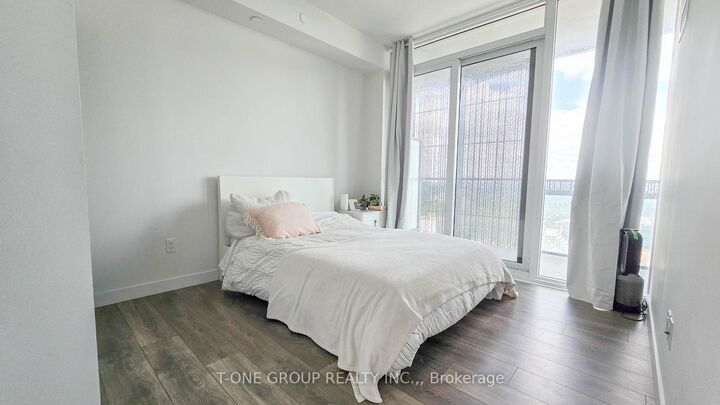 Property Photo:  8 Eglinton Avenue E 4208  ON M4P 0C1 
