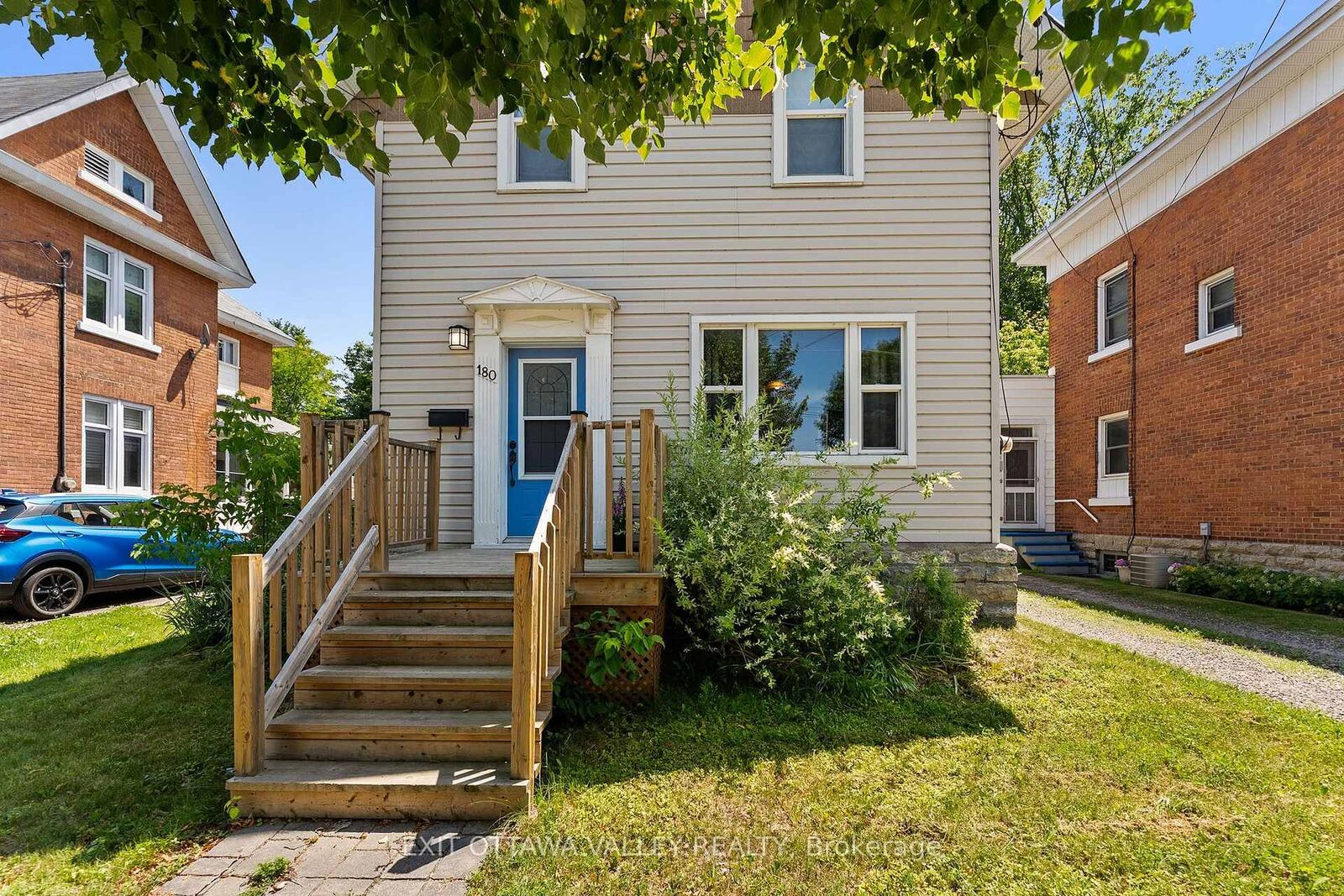 Property Photo:  180 Mary Street  ON K8A 5V6 
