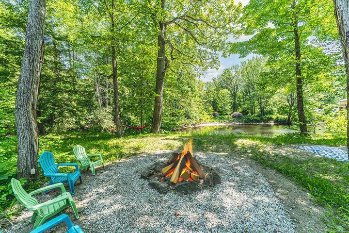 Property Photo: 7498 Island Crescent ON L0K 2B0