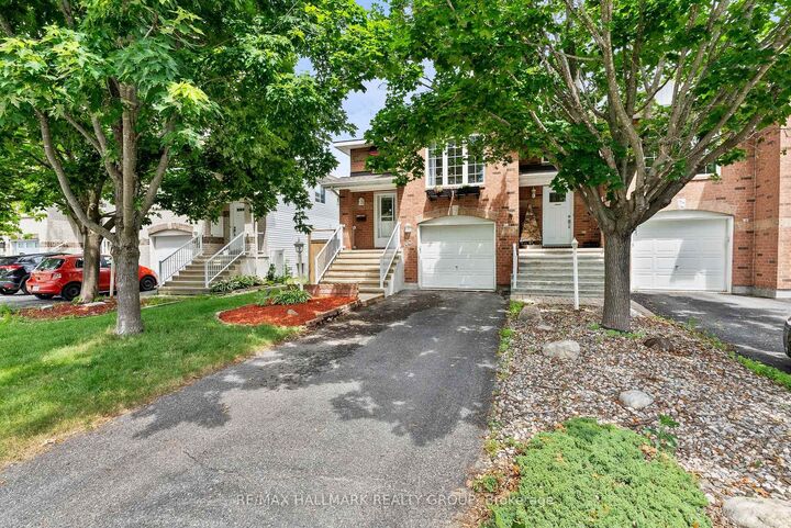 Property Photo:  70 Whalings Circle  ON K2S 1S4 