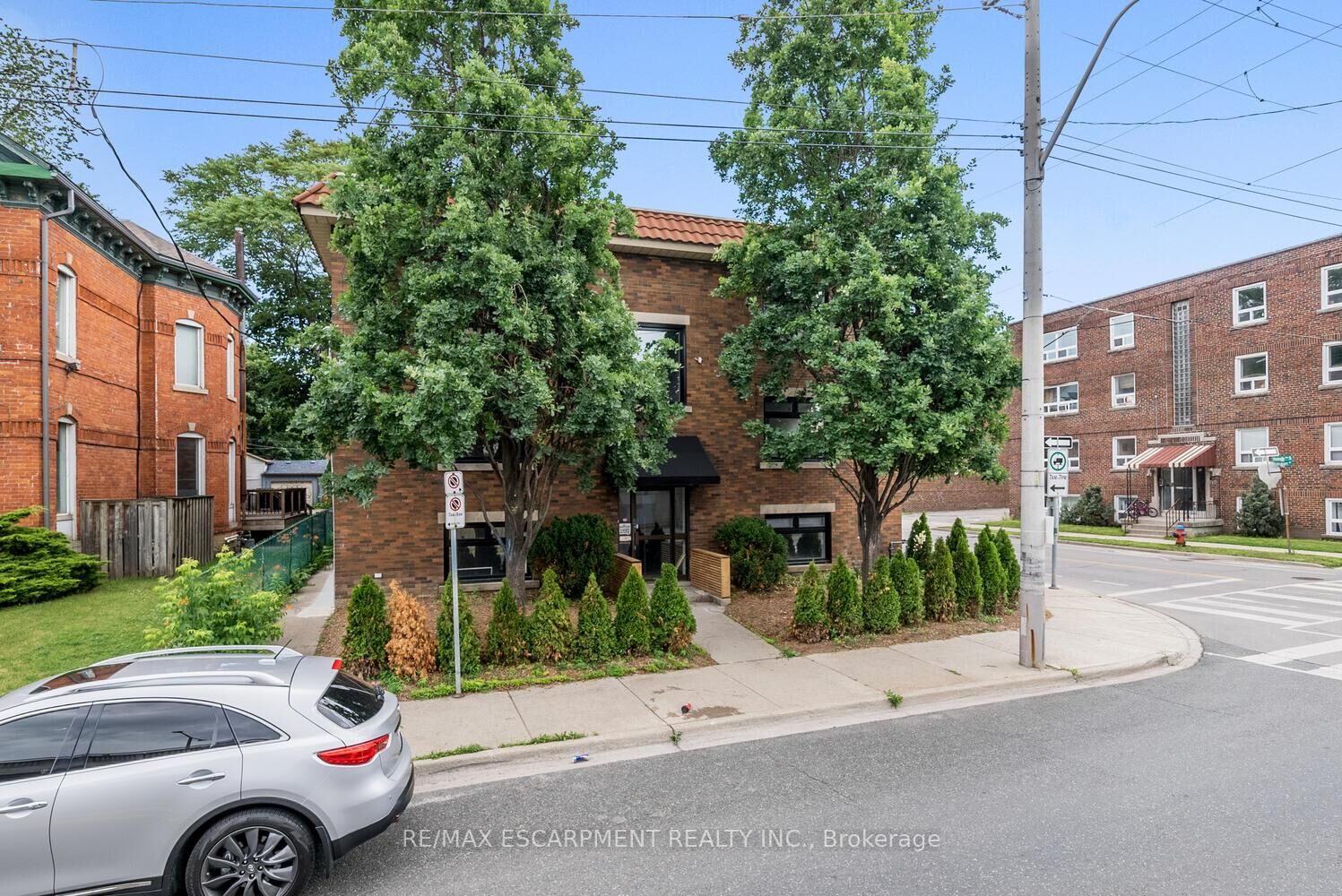 Property Photo: 127 Victoria Avenue S 6 ON L8N 2S9