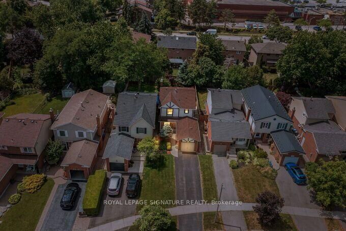 Property Photo:  4212 Stonemason Crescent  ON L5L 2Z7 