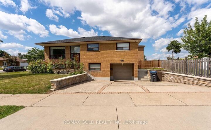 Property Photo: 7305 Redstone Road ON L4T 2B1