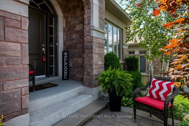Property Photo:  222 Ridge Way  ON L9R 0H2 