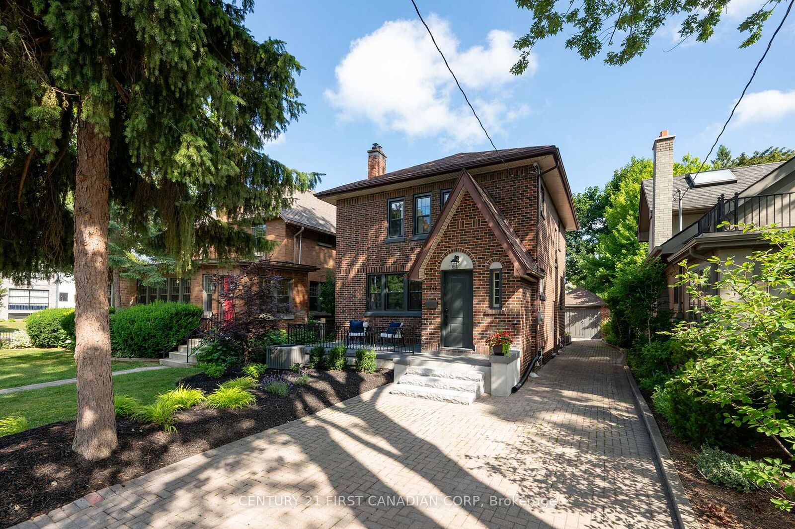 Property Photo:  398 Victoria Street  ON N5Y 4A9 