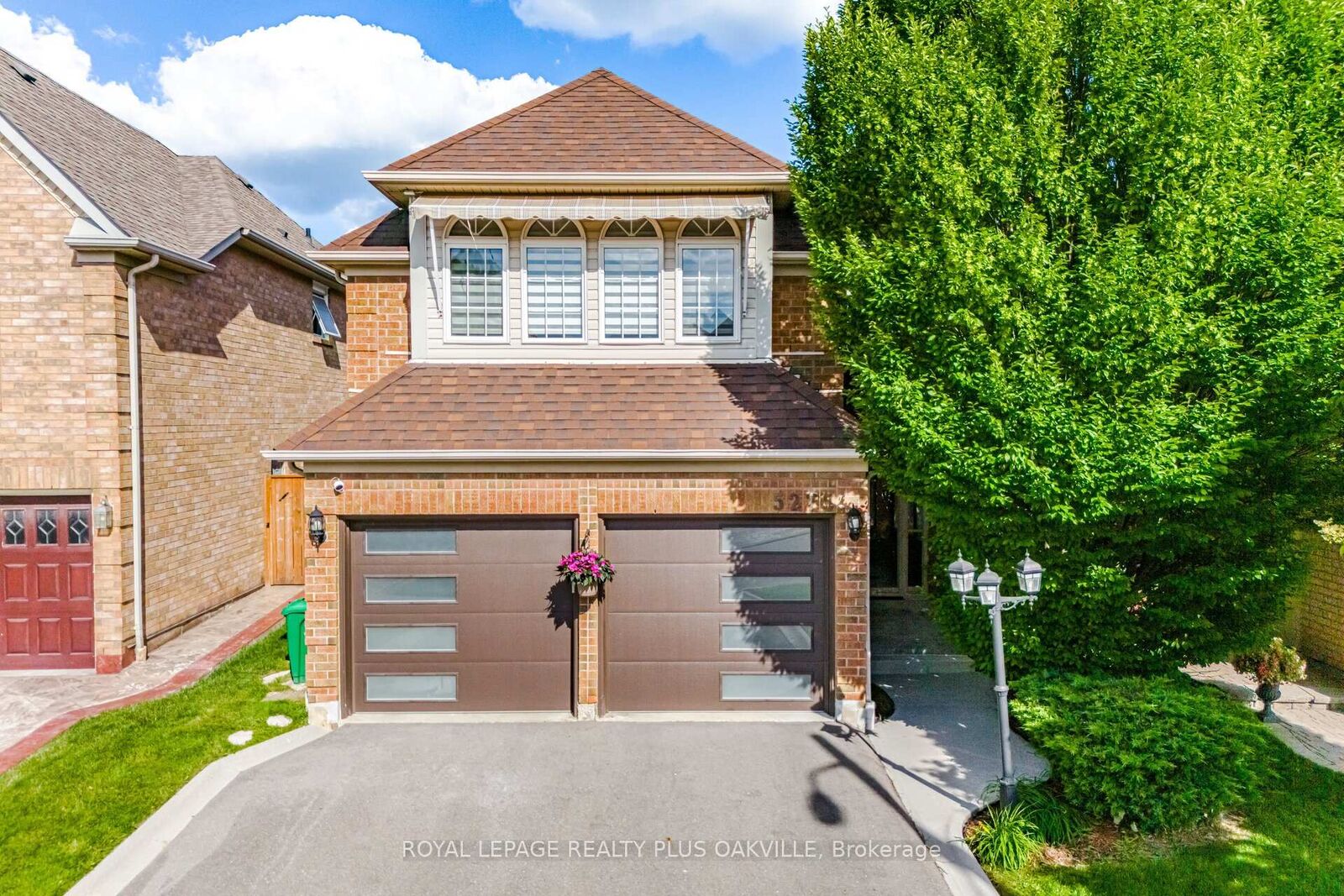 Property Photo: 5275 Ruperts Gate Drive ON L5M 5W3